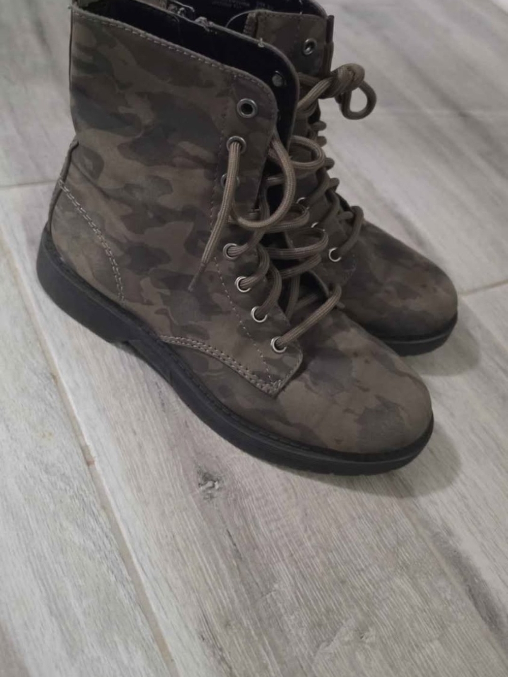 Women's Camouflage Lace-Up Combat Boots - Olive